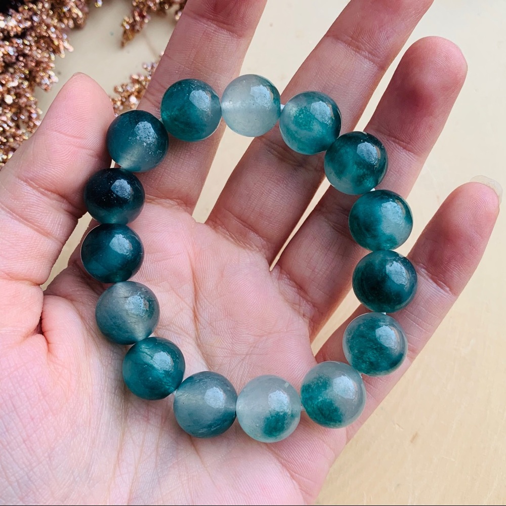 Green Gemstone Beaded stretchy bracelet - Picture 2 of 2